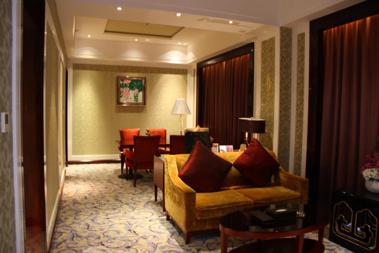 Wyndham Grand Plaza Royale Palace Chengdu Exteriör bild