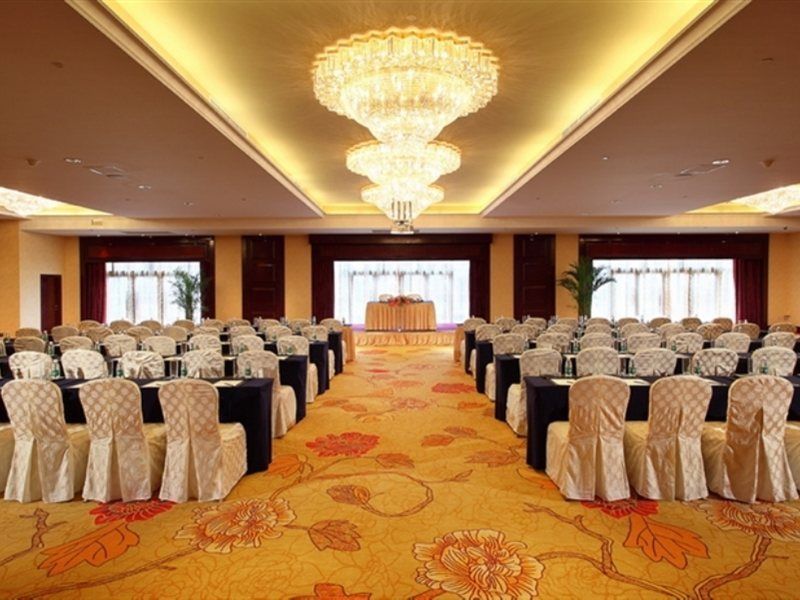 Wyndham Grand Plaza Royale Palace Chengdu Exteriör bild