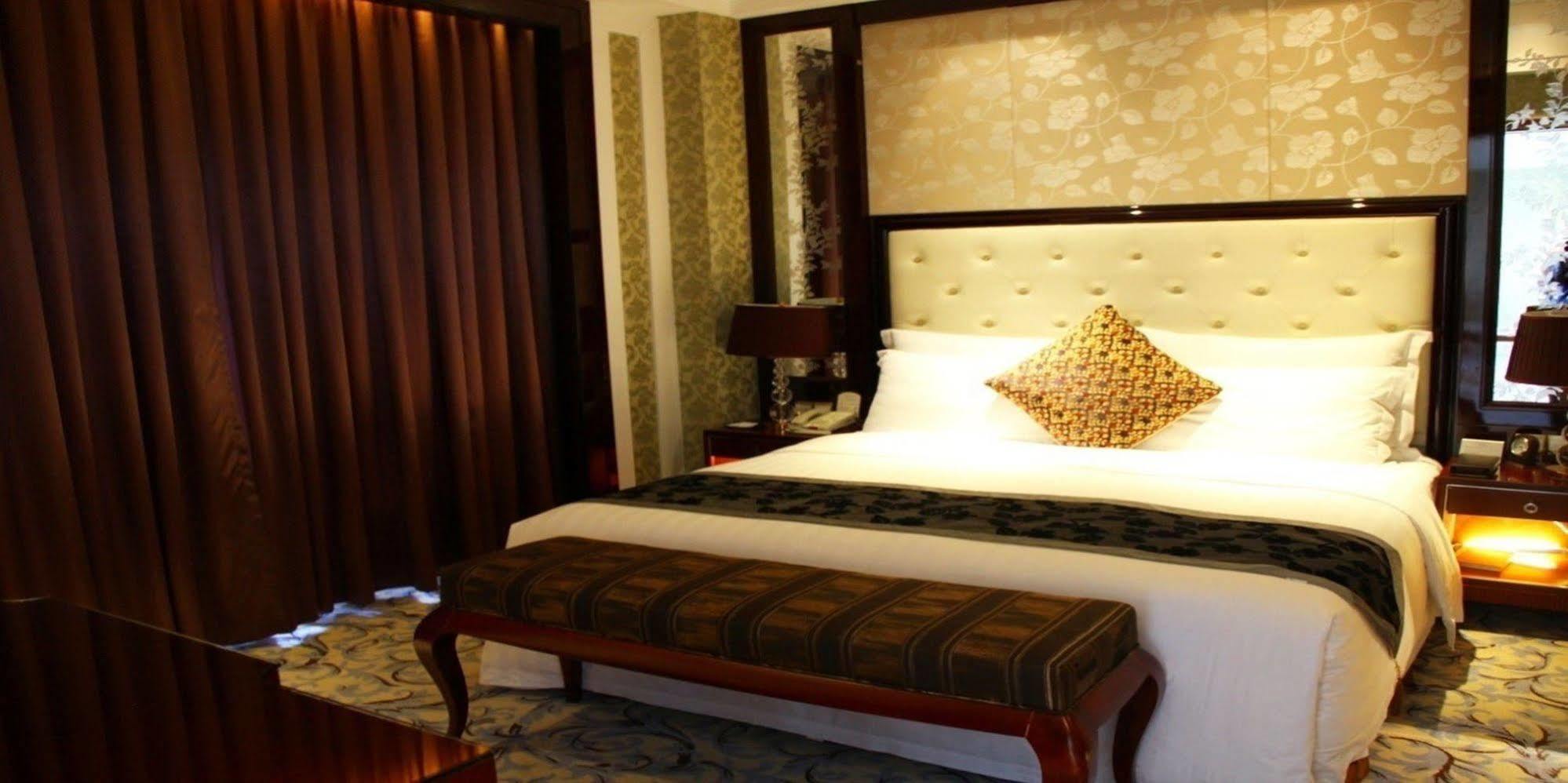 Wyndham Grand Plaza Royale Palace Chengdu Exteriör bild